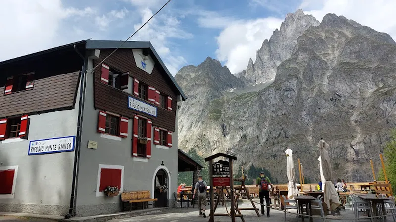 Rifugio Monte Bianco - Cai Uget (1700m), Courmayeur - Italie